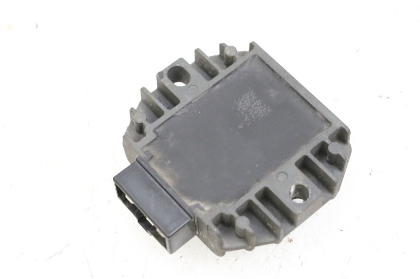 photo de REGULADOR DE CARGA YAMAHA X-MAX XMAX 125 (2010 - 2013) - Primer plano técnico