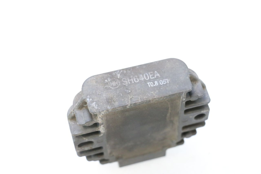 photo de REGULADOR DE CARGA YAMAHA X-MAX XMAX 125 (2010 - 2013) - Primer plano técnico