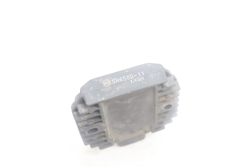 photo de REGULADOR DE CARGA YAMAHA XMAX X-MAX 125 (2006 - 2009) - Primer plano técnico