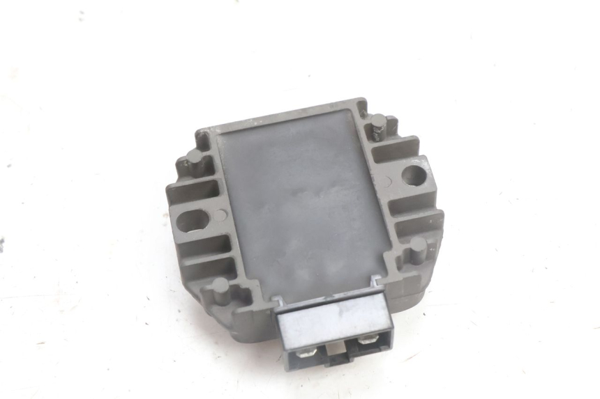 photo de REGULADOR DE CARGA YAMAHA X-MAX XMAX 125 (2010 - 2013) - Primer plano técnico