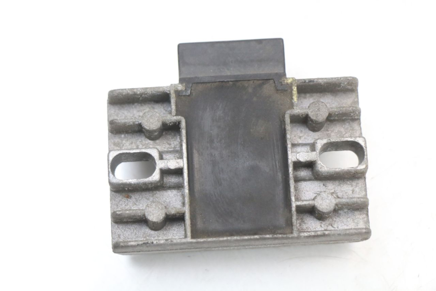 photo de REGULADOR DE CARGA PIAGGIO X8 125 (2004 - 2007) - Zoom estado de uso