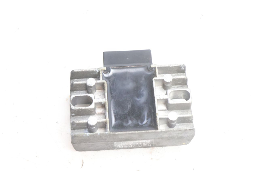 photo de REGULADOR PIAGGIO X9 AMALFI 180 (2000 - 2003) - Primer plano técnico