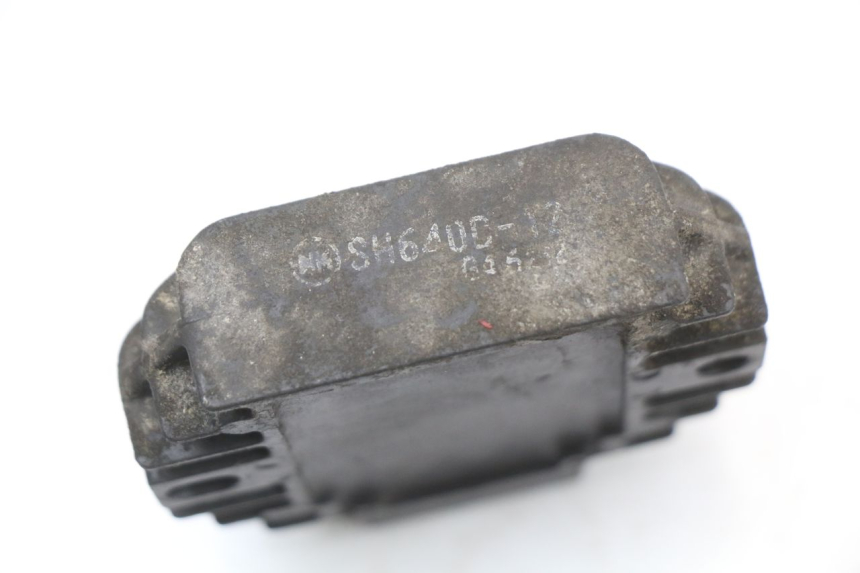 photo de REGULADOR DE CARGA PIAGGIO X9 125 (2000 - 2003) - Otra perspectiva