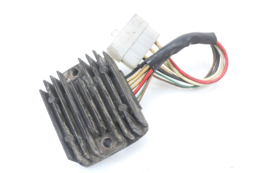 photo de REGULADOR YAMAHA XJ F 900 (1983 - 1994) - Detalle de la pieza