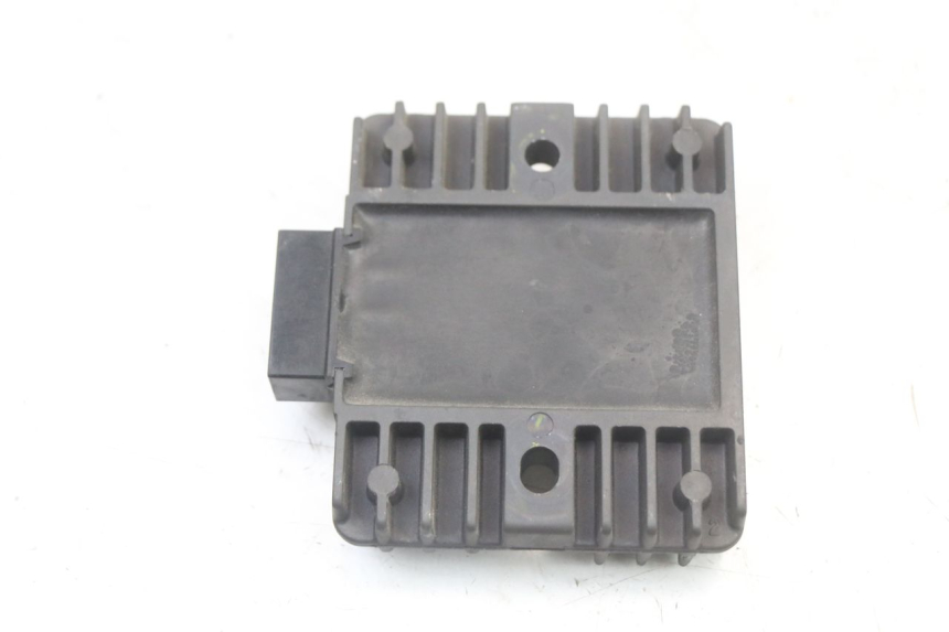 photo de REGULADOR YAMAHA XJ6 ABS 600 (2008 - 2016) - Primer plano técnico