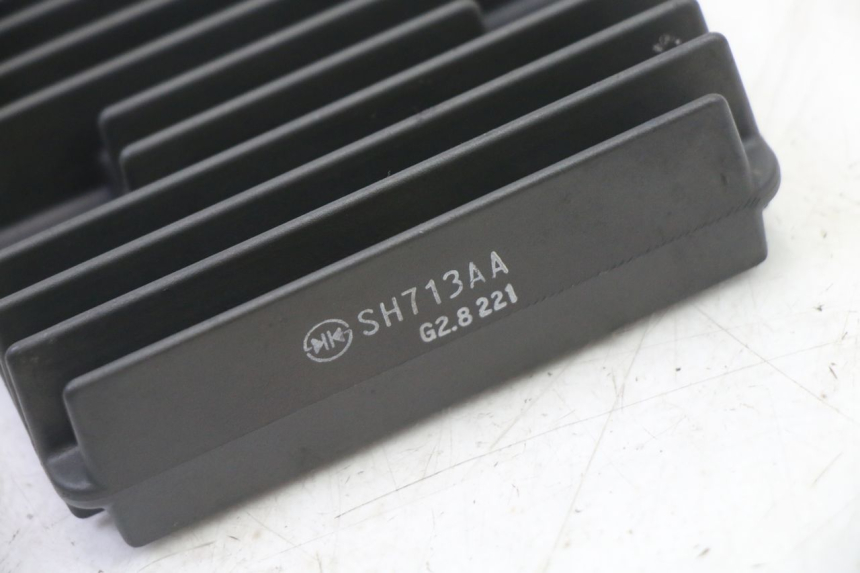 photo de REGULADOR YAMAHA XJ6 ABS 600 (2008 - 2016) - Primer plano técnico