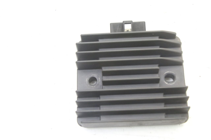 photo de REGULADOR YAMAHA XJ6 600 (2008 - 2016) - Detalle de la pieza