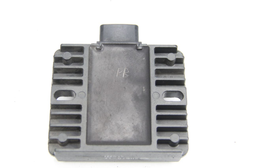 photo de REGULADOR YAMAHA XP T-MAX TMAX 500 (2008 - 2012) - Primer plano técnico