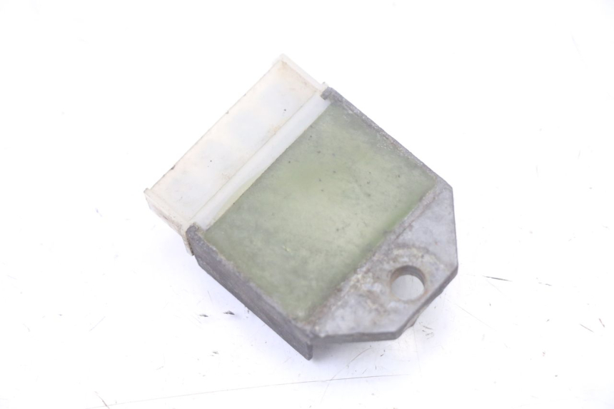 photo de REGULADOR YAMAHA AEROX 50 (1997 - 2006) - Otra perspectiva