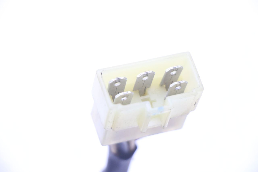 photo de REGULADOR DE CARGA YAMAHA FZS FAZER 600 (2001 - 2003) - Primer plano técnico