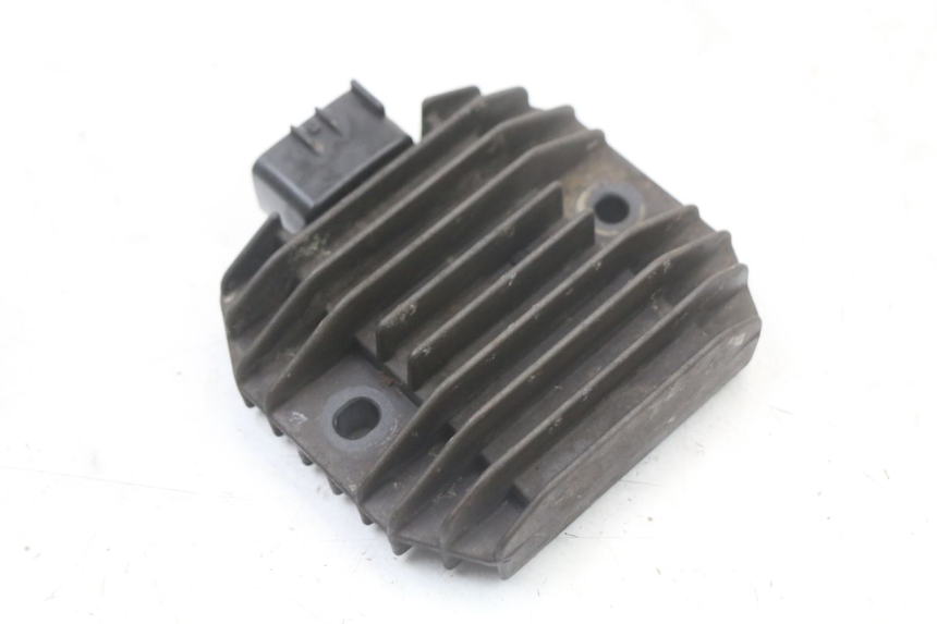 photo de REGULADOR YAMAHA XVS DRAG STAR DRAGSTAR 650 (1997 - 2007) - Detalle de la pieza