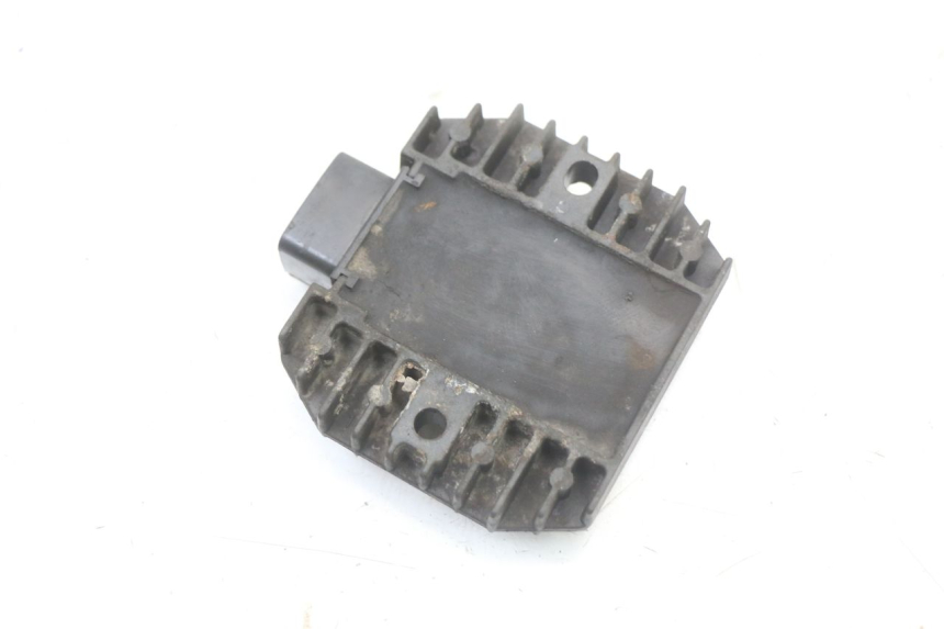 photo de REGULADOR YAMAHA XVS DRAG STAR DRAGSTAR 650 (1997 - 2007) - Otra perspectiva