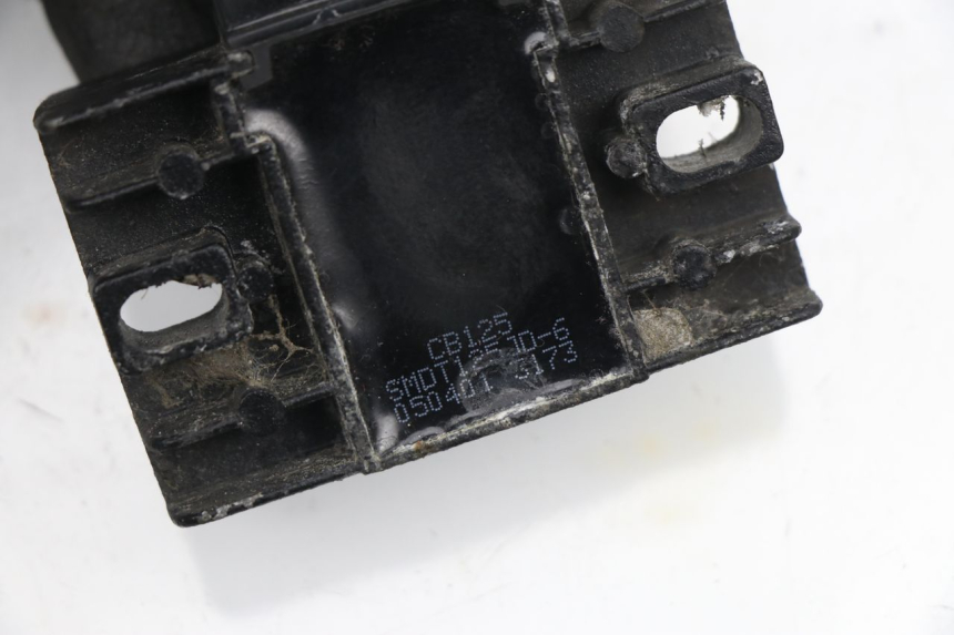 photo de REGULADOR YAMAHA YBR 125 (2004 - 2006) - Detalle de la pieza