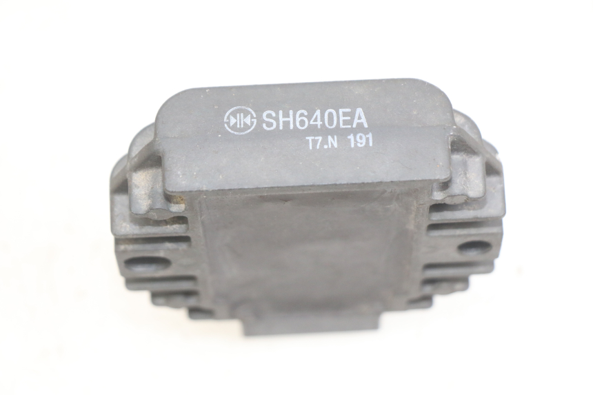 photo de REGULADOR DE CARGA YAMAHA YP MAJESTY 125 (1998 - 2001) - Detalle de la pieza