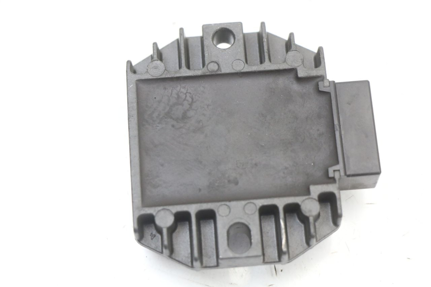 photo de REGULADOR DE CARGA YAMAHA YP MAJESTY 125 (2002 - 2006) - Otra perspectiva