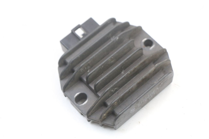 photo de REGULADOR DE CARGA YAMAHA YP MAJESTY 125 (2002 - 2006) - Detalle de la pieza