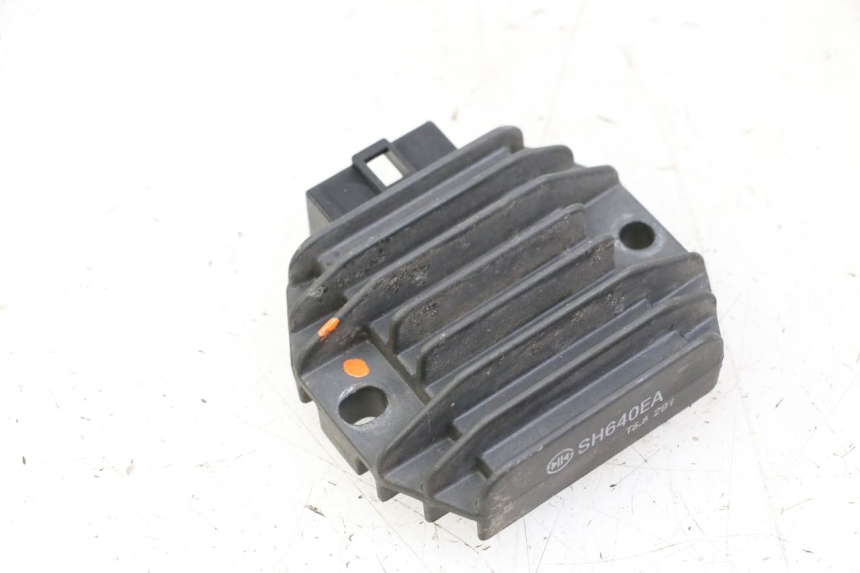 photo de REGULADOR DE CARGA YAMAHA YP MAJESTY 125 (2002 - 2006) - Otra perspectiva