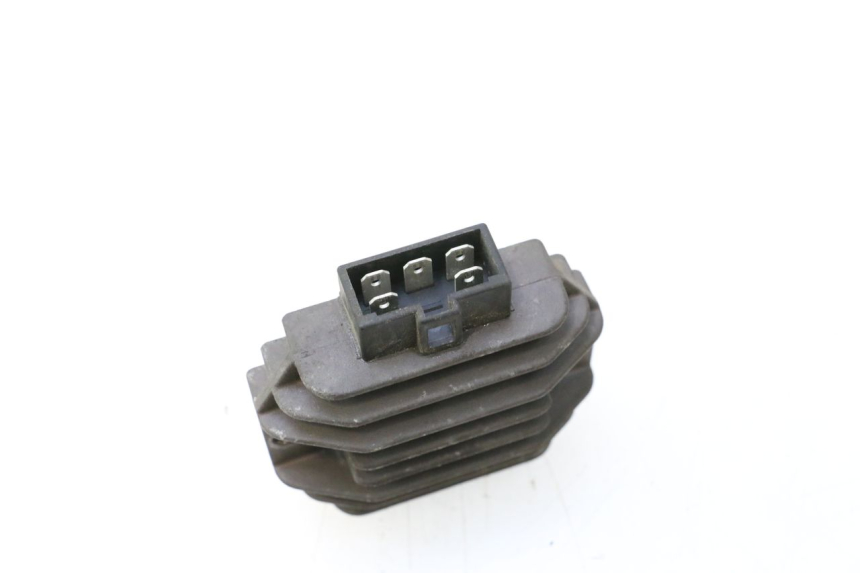 photo de REGULADOR DE CARGA YAMAHA YP MAJESTY 125 (1998 - 2001) - Otra perspectiva
