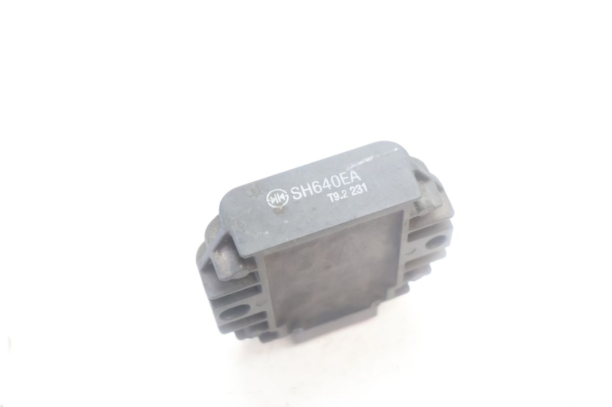 photo de REGULADOR DE CARGA YAMAHA YP MAJESTY 125 (2007 - 2010) - Otra perspectiva