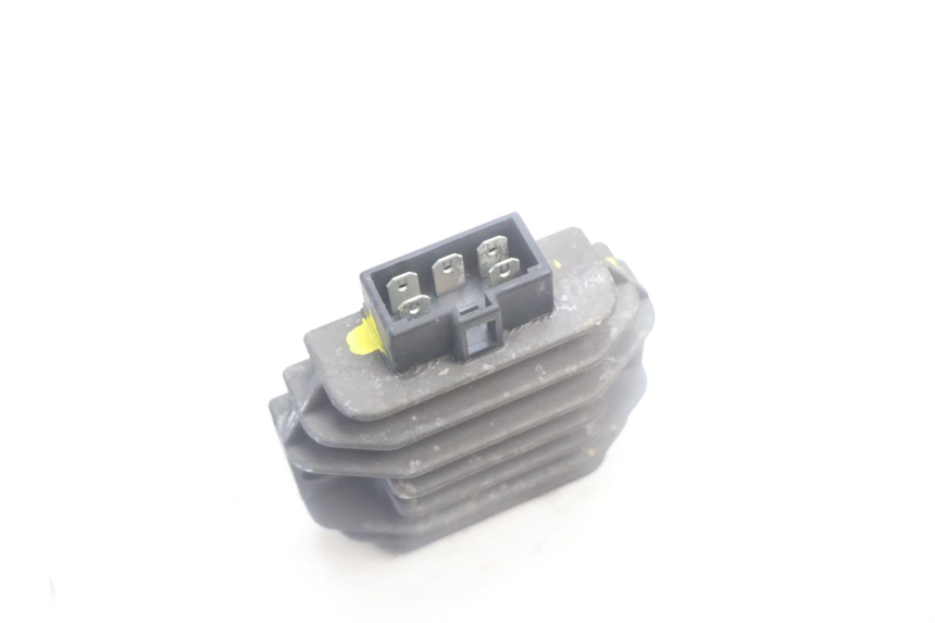 photo de REGULADOR DE CARGA YAMAHA YP MAJESTY 125 (2002 - 2006) - Otra perspectiva