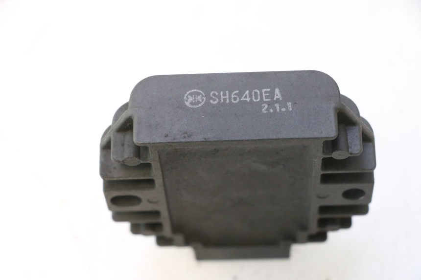 photo de REGULADOR DE CARGA YAMAHA YP MAJESTY 125 (1998 - 2001) - Zoom estado de uso