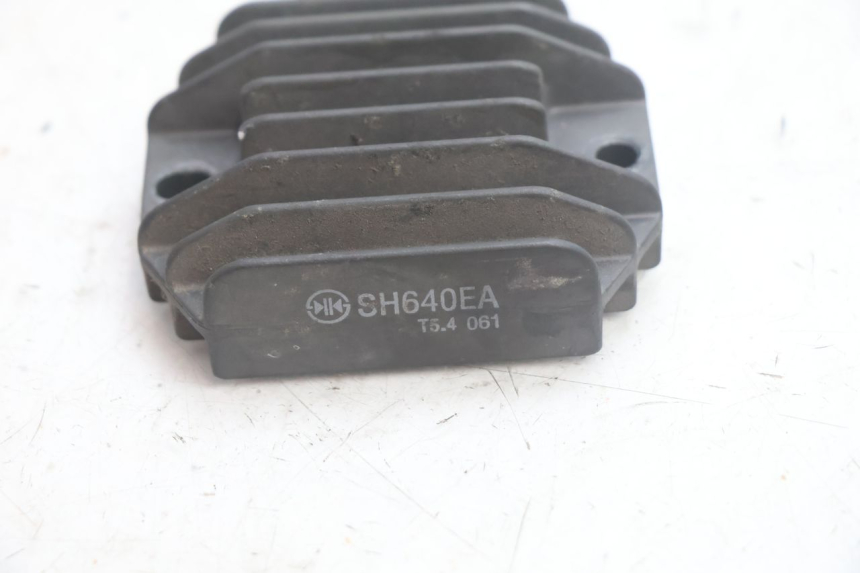 photo de REGULADOR DE CARGA YAMAHA YP MAJESTY 125 (2002 - 2006) - Zoom estado de uso