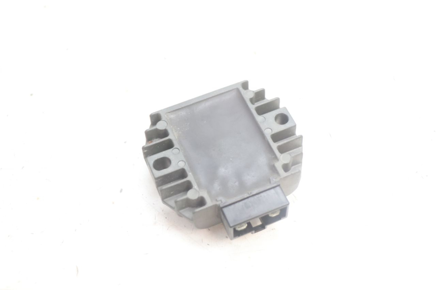 photo de REGULADOR DE CARGA YAMAHA YP MAJESTY 125 (2002 - 2006) - Otra perspectiva
