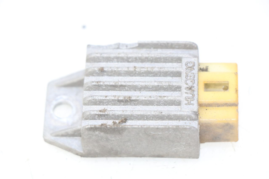 photo de REGULADOR DE CARGA YIYING YY50QT-10 50 (2007 - 2022) - Otra perspectiva