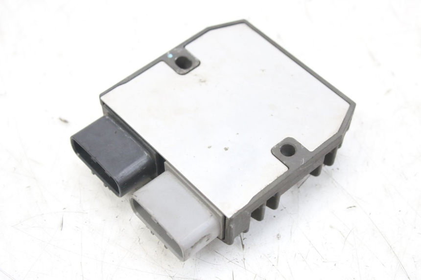 photo de REGULADOR DE CARGA YAMAHA YZF R1 1000 (2007 - 2008) - Primer plano técnico