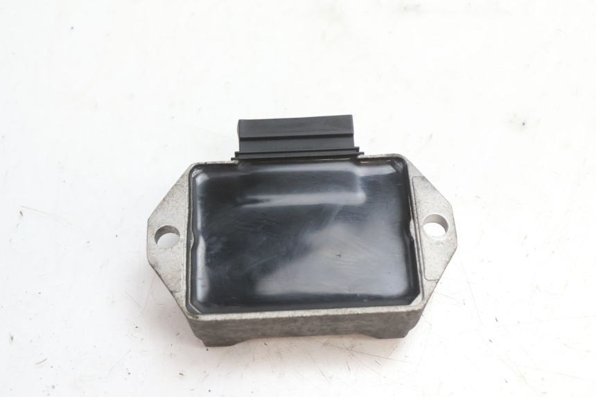photo de REGULADOR DE CARGA PIAGGIO ZIP 2T 50 (2009 - 2019) - Zoom estado de uso