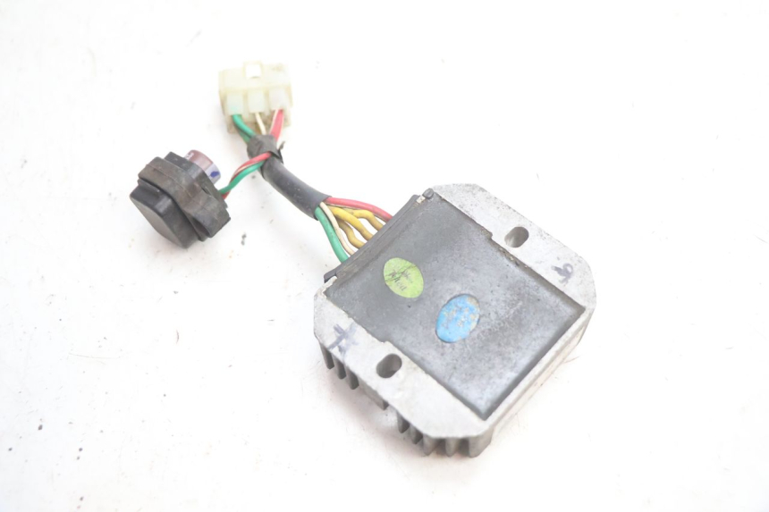 photo de REGULADOR DE CARGA PIAGGIO ZIP 4T 50 (2018 - 2020) - Primer plano técnico