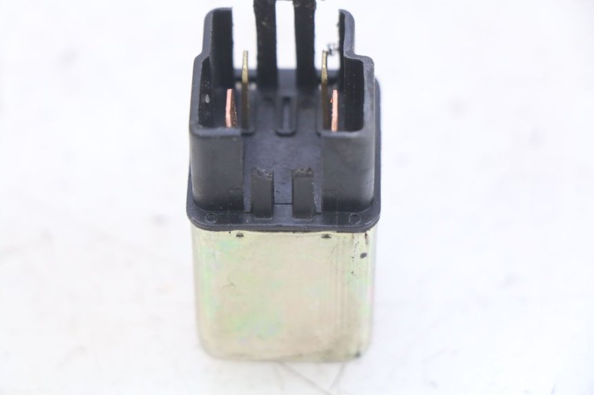 photo de RELÉ DE ARRANQUE KYMCO AGILITY 4T 50 (2005 - 2018) - Primer plano técnico