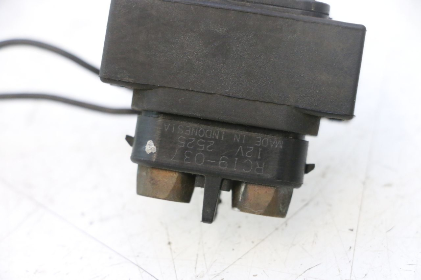 photo de RELE ARRANQUE SUZUKI BURGMAN EXECUTIVE ABS 650 (2006 - 2012) - Primer plano técnico