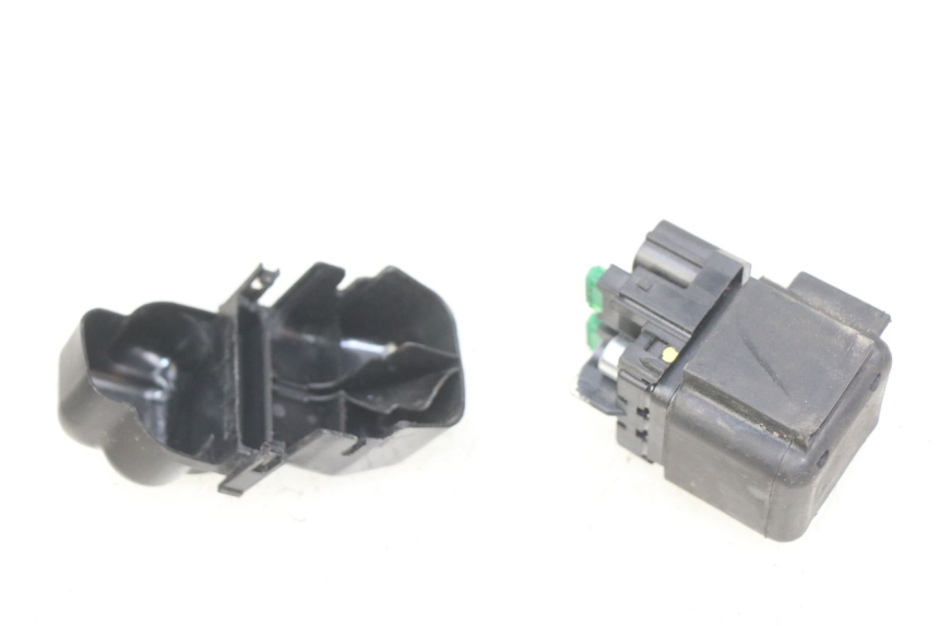 photo de RELE ARRANQUE HONDA CB R 1000 (2018 - 2023) - Primer plano técnico