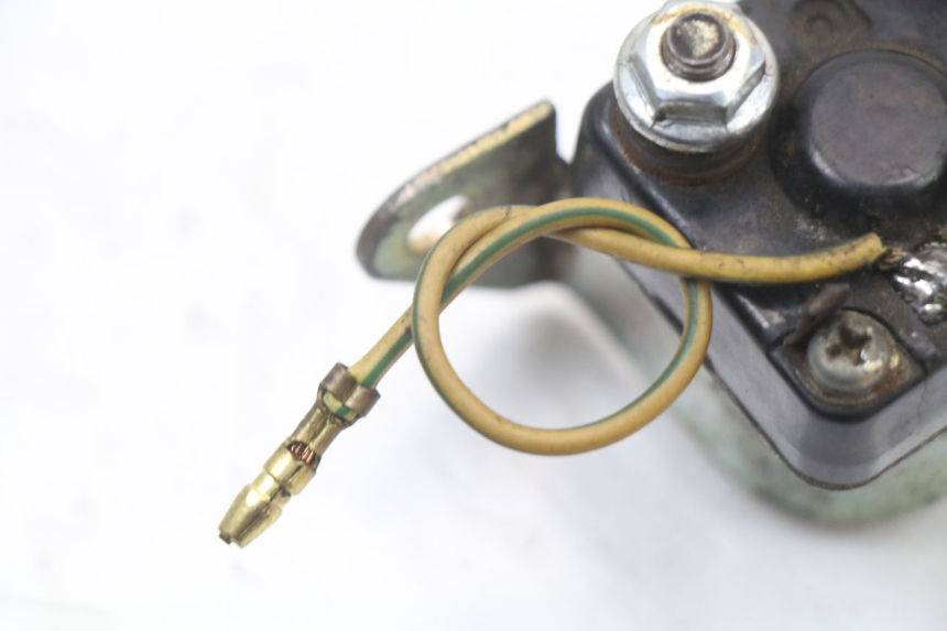 photo de RELE ARRANQUE SUZUKI GSX E 250 (1982 - 1983) - Primer plano técnico