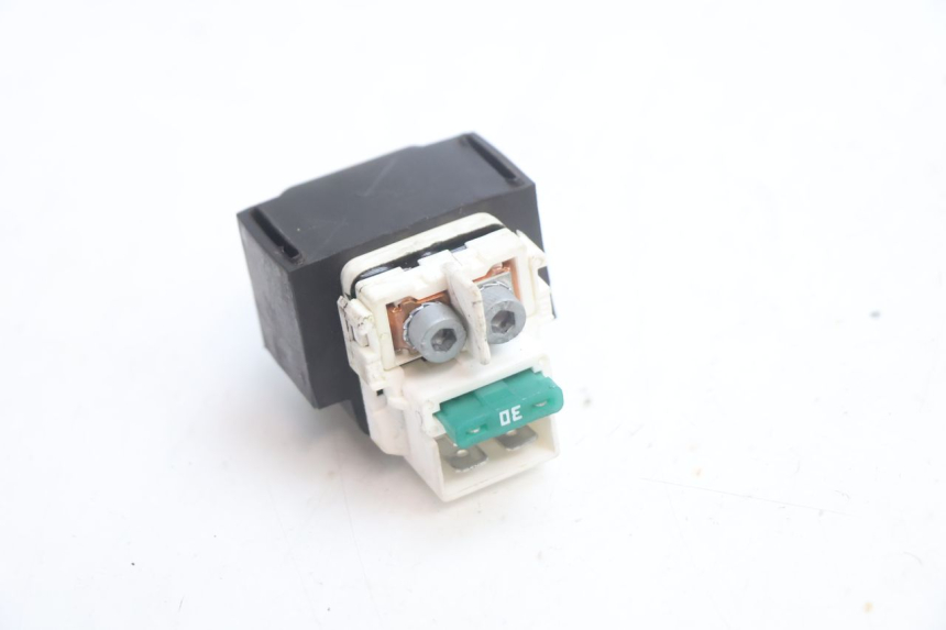photo de RELE ARRANQUE PIAGGIO MP3 HPE 530 (2022 - 2026) - Primer plano técnico