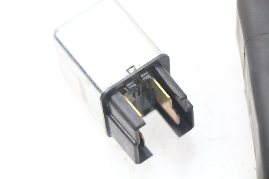 photo de RELE ARRANQUE YAMAHA SLIDER NAKED 50 (2004 - 2018) - Primer plano técnico