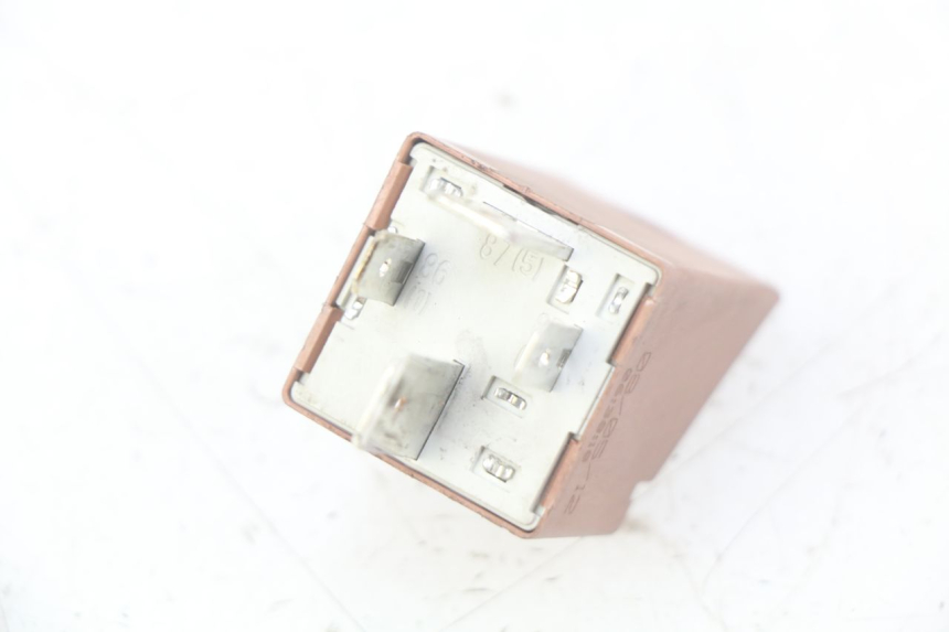 photo de RELÉ DE ARRANQUE PIAGGIO VESPA LX 2T 50 (2005 - 2013) - Otra perspectiva