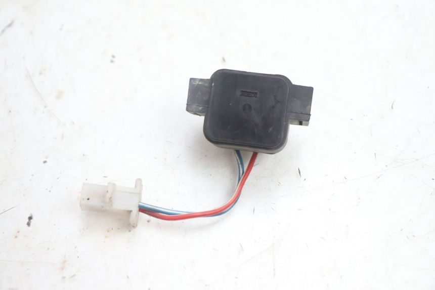 photo de RELE ARRANQUE YAMAHA YP MAJESTY 125 (2002 - 2006) - Primer plano técnico