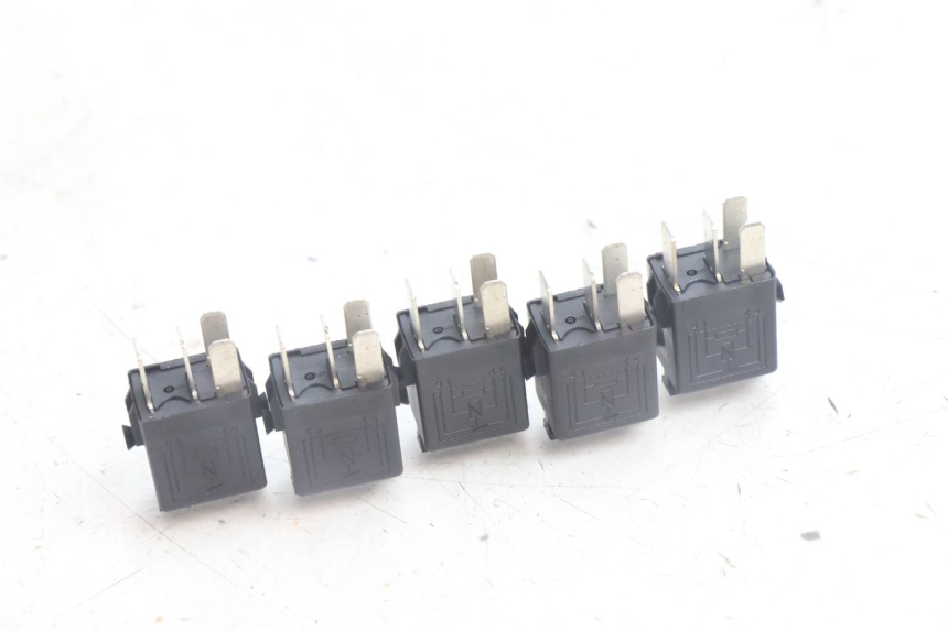 photo de RELÉ ELÉCTRICO BMW C1 125 (2000 - 2003) - Detalle de la pieza