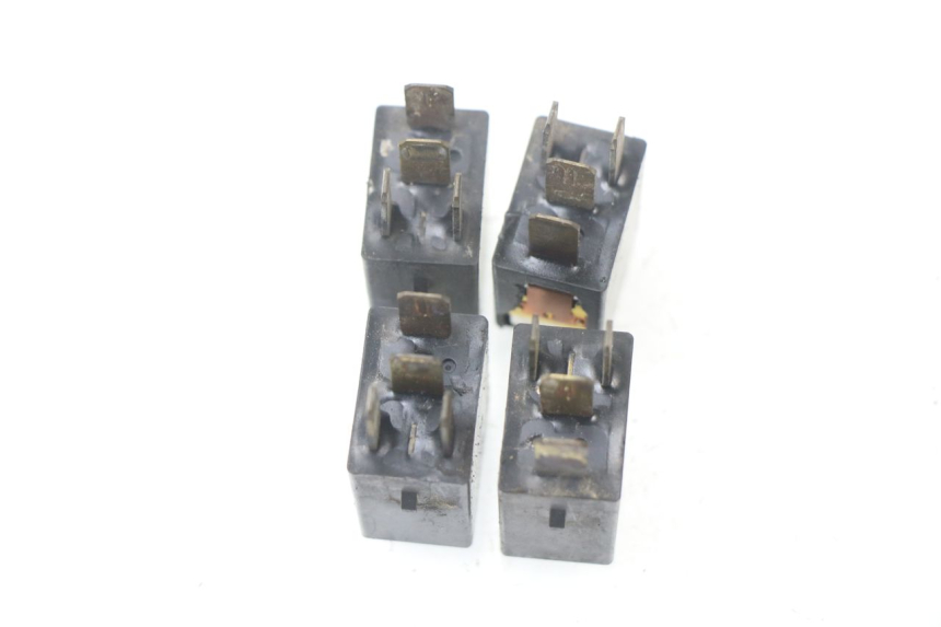 photo de RELÉ ELÉCTRICO HONDA FES PANTHEON 125 (2003 - 2007) - Otra perspectiva