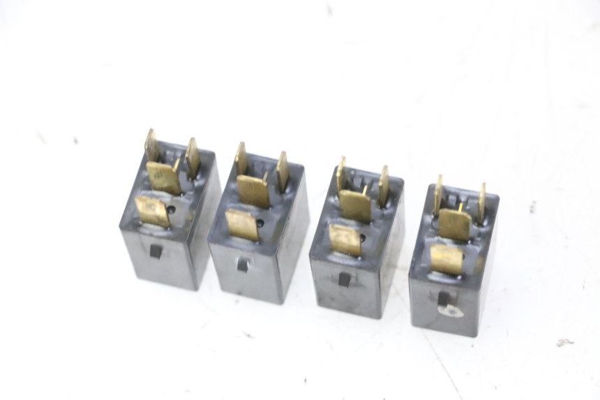 photo de RELÉ ELÉCTRICO HONDA FES S-WING SWING ABS 125 (2007 - 2015) - Otra perspectiva