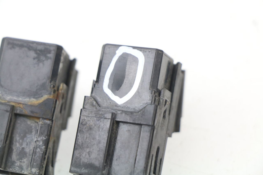 photo de RELÉ ELÉCTRICO YAMAHA FJR ABS 1300 (2006 - 2012) - Primer plano técnico