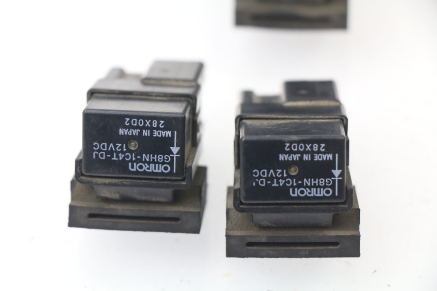 photo de RELÉ ELÉCTRICO YAMAHA FJR ABS 1300 (2006 - 2012) - Detalles de los puntos de fijación