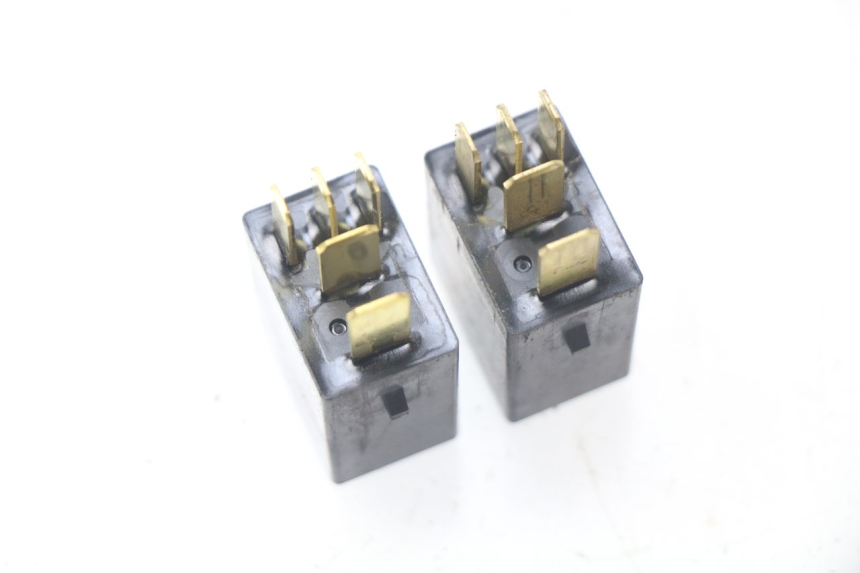 photo de RELÉ ELÉCTRICO YAMAHA FJR ABS 1300 (2006 - 2012) - Primer plano técnico