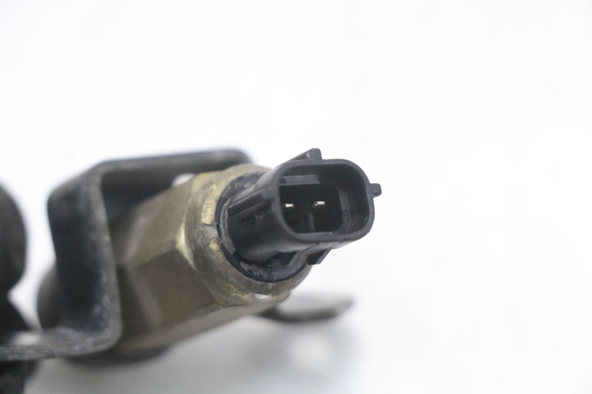 photo de RELÉ ELÉCTRICO YAMAHA FJR ABS 1300 (2006 - 2012) - Primer plano técnico