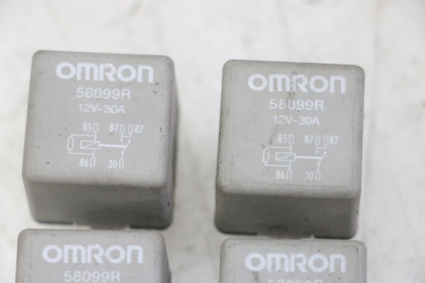 photo de RELAY ELÉCTRICO PIAGGIO MP3 LT 300 (2010 - 2016) - Otra perspectiva