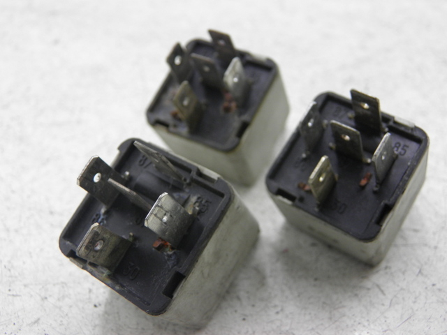 photo de RELE PIAGGIO X9 250 (2000 - 2002) - Detalle de la pieza