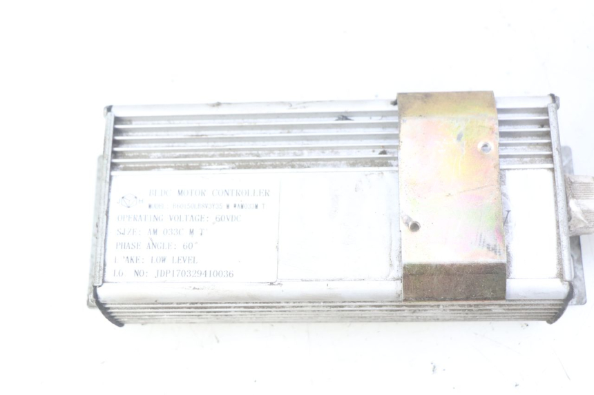 photo de RELÉ ELÉCTRICO RED ELECTRIC RED E PRO 1 (2017 - 2019) - Detalles de los puntos de fijación