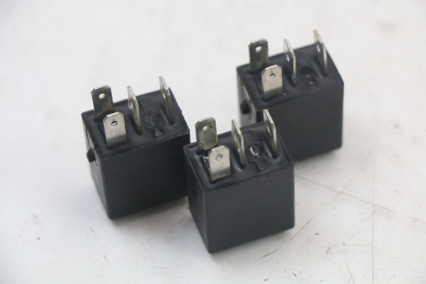 photo de RELE ROYAL ENFIELD CONTINENTAL GT 650 (2019 - 2024) - Zoom estado de uso